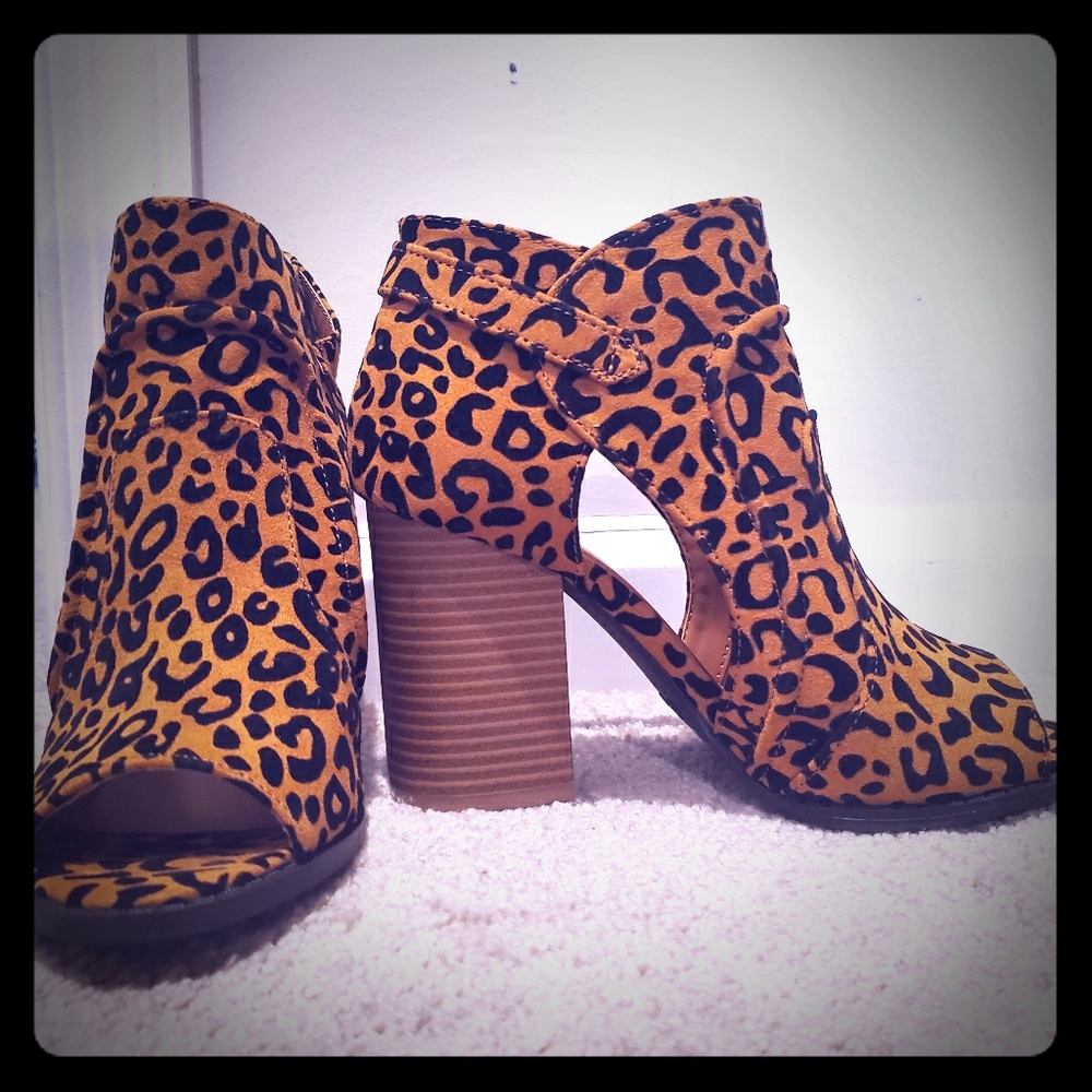 Cheetah print Heels! SIZE 6.5